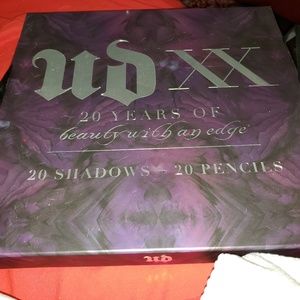 Urban Decay XX 20 years of Beauty with an edge box